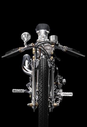 براعة يدويّة يظهرها شيكارا ناغاتا في صناعة الدرّاجة النارية شيكارا